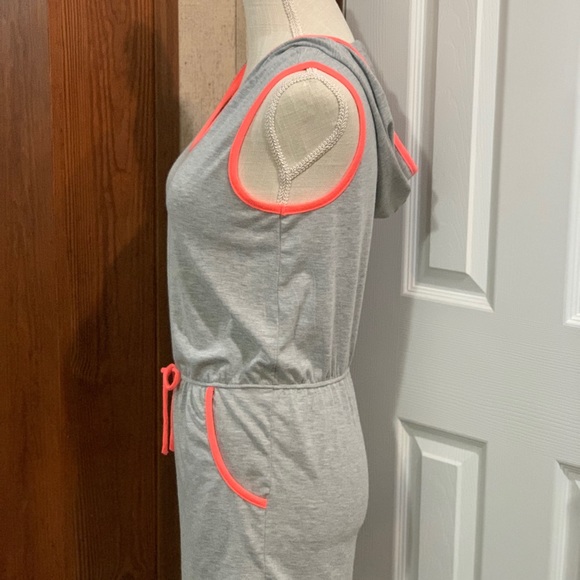 Gray and coral romper with hoodie - Picture 2 of 3